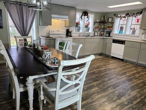 Kitchen/Dining Area