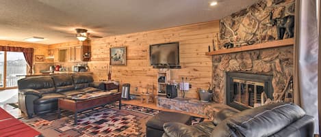 Red River Vacation Rental | 2BR | 2.5BA | 2 Stories | 1,020 Sq Ft