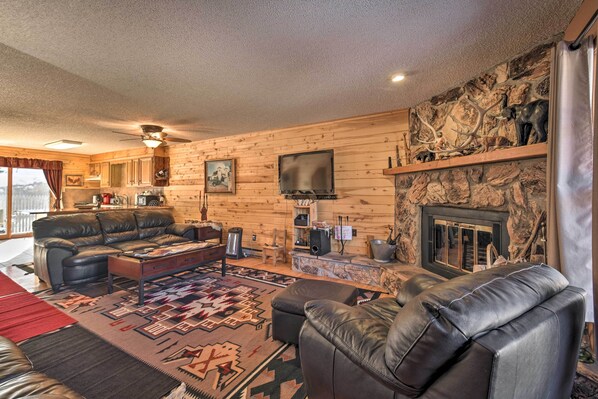 Red River Vacation Rental | 2BR | 2.5BA | 2 Stories | 1,020 Sq Ft