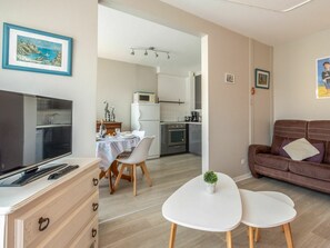 Eigentum, Zimmer, Möbel, Gebäude, Interior Design, Grundeigentum, Haus, Suite, Tabelle, Wohnzimmer