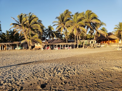 Los Bungalows en mera orilla del mar pacifico, duermen hasta 11