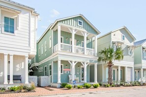 Front of House, Exterior