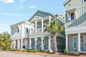Front of House, Exterior