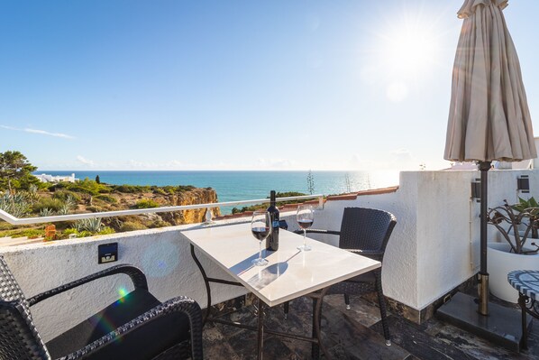 Dachterrasse mit fantastischen Meerblick