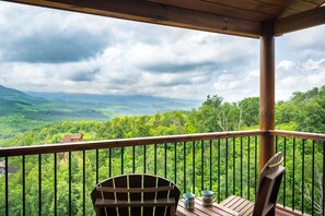 Outsie deck with great view