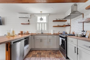 Kitchen (Fully Equipped)