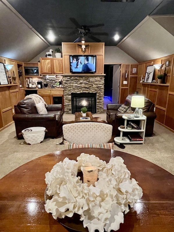 Enjoy the warm lodgy feel with leather, stone, and horns.