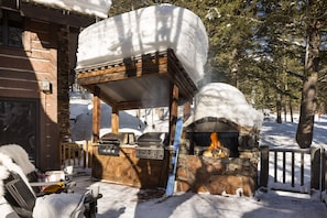 Private patio with outdoor dining - Winter