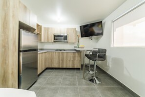 Equipped Kitchen/Kitchen Bar