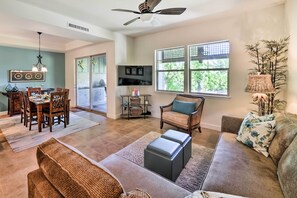 Living Room | Smart TV | Central Air Conditioning | Open Floor Plan