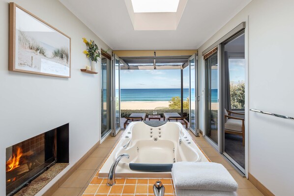 Double Spa of Beachfront Villa 2