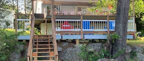 Cottage & large deck facing the beautiful Golden Lake!