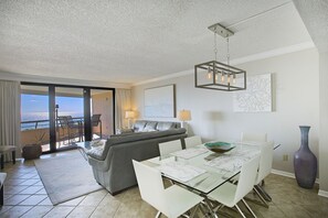 20-Edgewater-1500-Dining