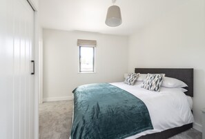 Bracken, Ansty: Bedroom one with a king-size bed and en-suite shower room