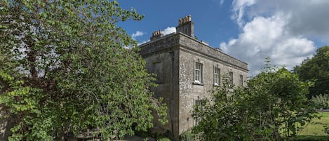 Park House combines two beautiful mid 18th century Palladian houses,  The Garden House and The Courtyard House