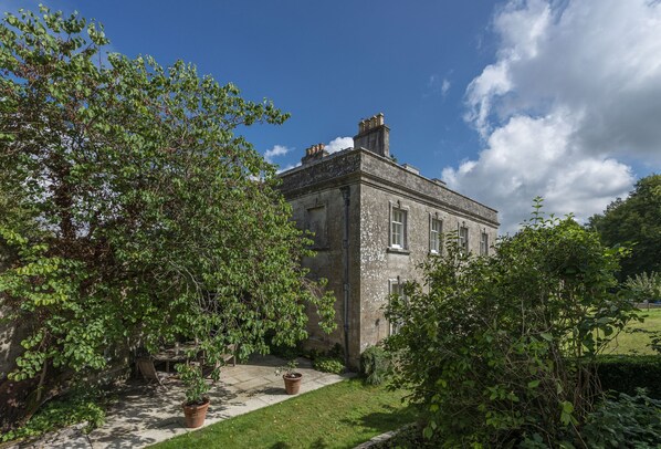 Park House combines two beautiful mid 18th century Palladian houses,  The Garden House and The Courtyard House