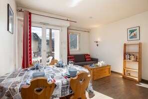 Living area with balcony