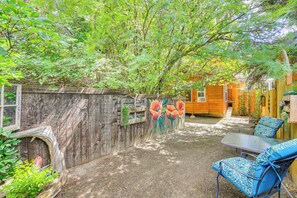 Private Backyard | Outdoor Seating