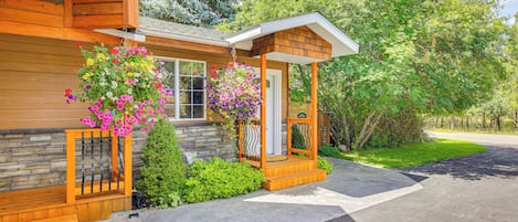 Libby Vacation Rental Studio | 1BA | 432 Sq Ft | Homeowner Lives On-Site