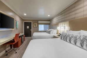 Amazing unit with 2 Queen size beds for up to 4 guests. Exact room will be assigned upon arrival. Views, colors and decor may vary.