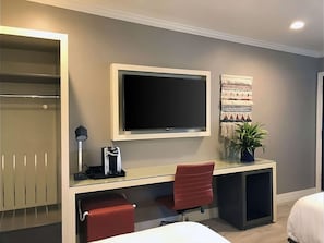 Unit with flat screen TV!