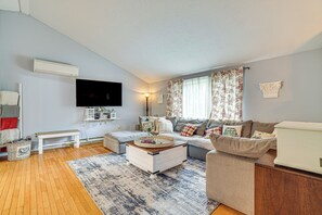 Living Room | 2nd Floor | Smart TV