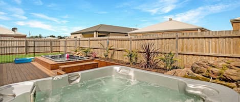 Bain à remous extérieur
