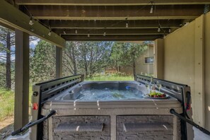 Take your relaxation to the next level in the outdoor tub, surrounded by nature’s beauty for the ultimate escape!