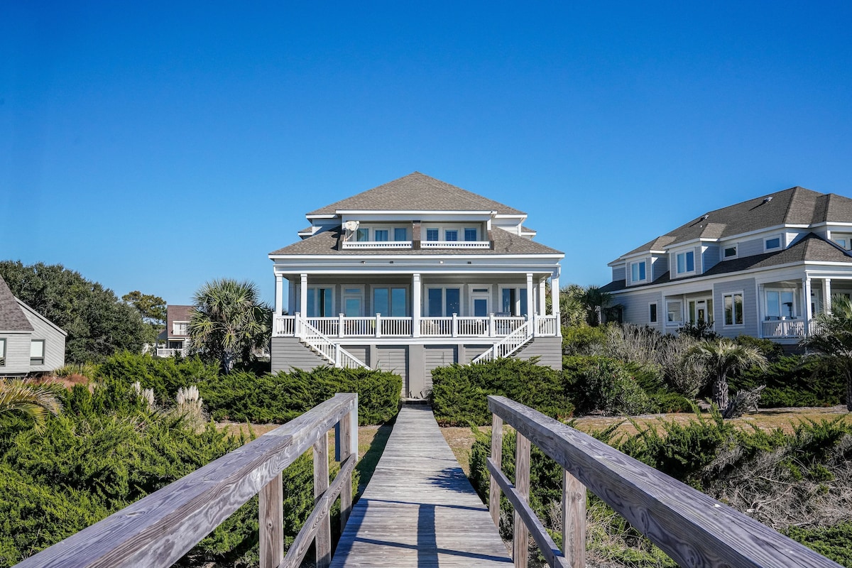 Expansive ocean views, dolphin lovers oasis