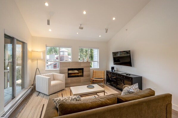 Living area: Gas fireplace, TV, access to private balcony