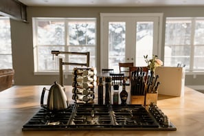 Island 6 Burner Cooktop 