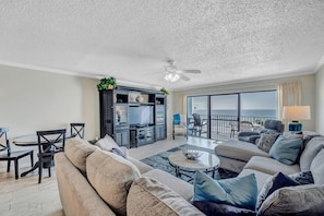 JC Resorts - Vacation Rental - Sand Dollar 404 -Indian Shores - Living Room 2