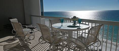 balcony views, table, conversation, and lounge seating