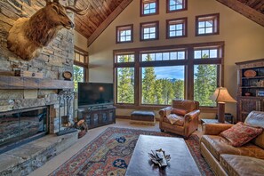 Living Room | Smart TV