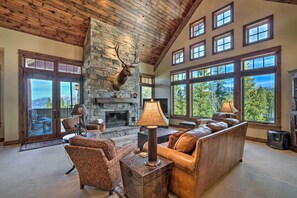 Living Room | Free WiFi