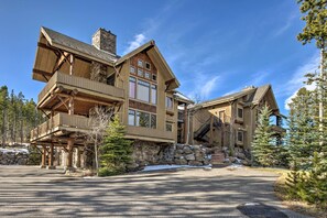 Exterior Space | Garage Parking (1 Vehicle) | Driveway Parking (2 Vehicles)