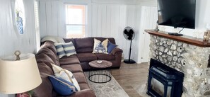 Living Room & Gas Fireplace