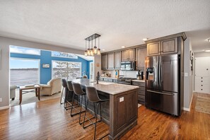 Full kitchen on the main level