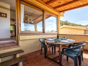 Möbel, Pflanze, Eigentum, Tabelle, Fenster, Himmel, Holz, Blumentopf, Die Architektur, Interior Design