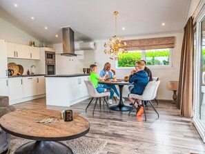 Tabelle, Möbel, Couch, Zimmerpflanze, Gebäude, Die Architektur, Interior Design, Holz, Fussboden, Fenster