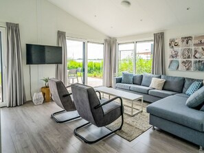 Möbel, Couch, Flooring, Wohnzimmer, Fussboden, Holz, Grundeigentum, Schatten, Komfort