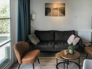 Möbel, Zimmer, Wohnzimmer, Interior Design, Eigentum, Couch, Tabelle, Kaffetisch, Fussboden, Haus
