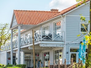 Pflanze, Eigentum, Fenster, Gebäude, Himmel, Baum, Gelb, Haus, Veranda, Holz
