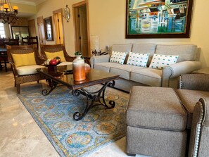 Spacious living area to relax and watch TV