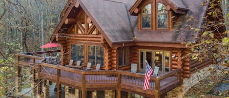 Welcome to Big Rock Lodge located in Rumbling Bald Resort in Lake Lure.