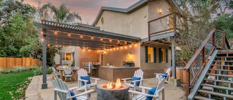 Outdoor dining and fire pit