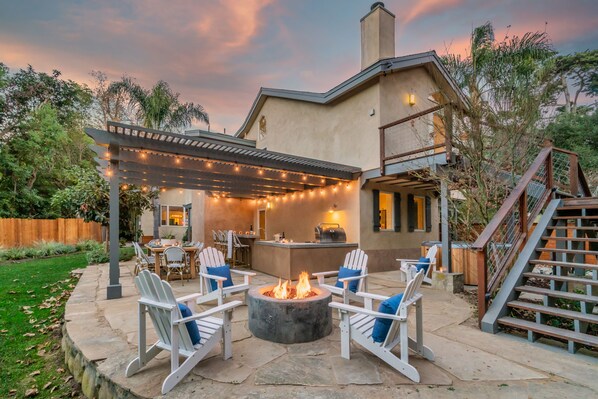 Outdoor dining and fire pit