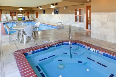 Outdoor Getaway! Comfy Family Unit, Pool, Parking
