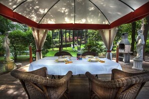 Outdoor dining