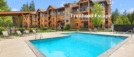 Trailhead Escape: - Ground floor unit closest to the pool and hot tub!